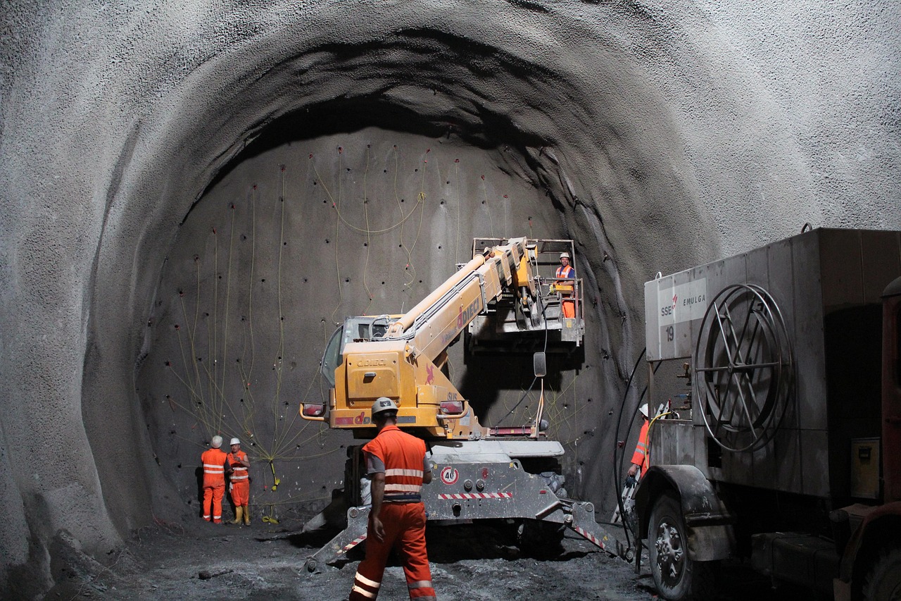 German construction workers on site — ইউরোপে সর্বনিম্ন বেতন